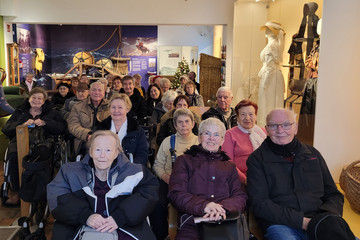 Gäste verfolgen gespannt dem Vortrag des Museumsdirektors im Heimatmuseum Warnemünde Gäste verfolgen gespannt dem Vortrag des Museumsdirektors im Heimatmuseum Warnemünde