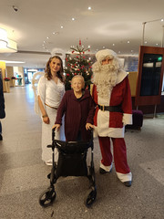 Weihnachtsmann und Weihnachtsengel mit Gast vom Immanuel Haus am Kalksee Weihnachtsmann und Weihnachtsengel mit Gast vom Immanuel Haus am Kalksee